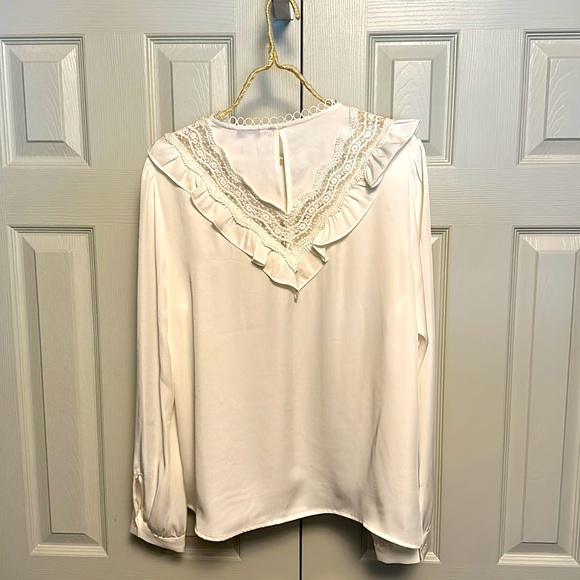 EXPRESS ivory lace neck blouse, size very feminine and pretty, size L - Picture 2 of 9